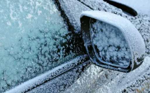 车窗结冰开车窗会损坏车膜吗 车窗结冰怎么快速清理
